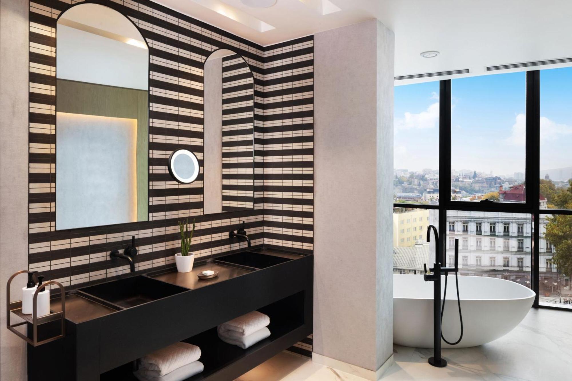 Paragraph Freedom Square, A Luxury Collection Hotel, 트빌리시 외부 사진